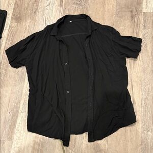 Black Men's Short-Sleeve Button-Up Shirt
